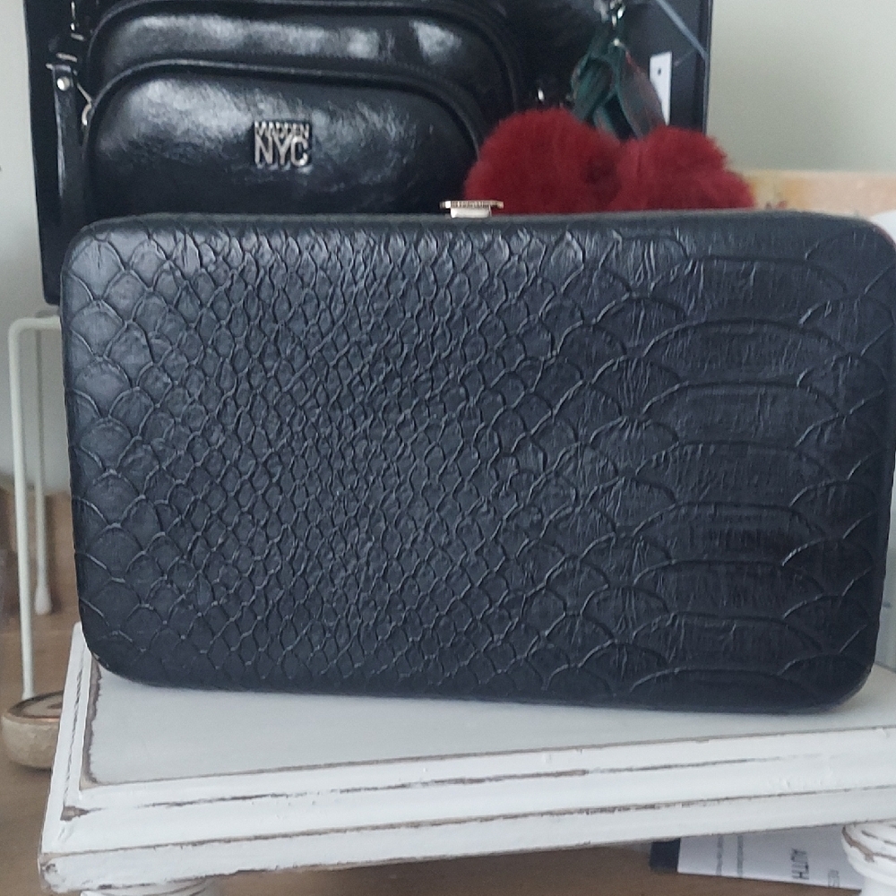 Black Croc-Embossed Clutch - Textured Evening Bag